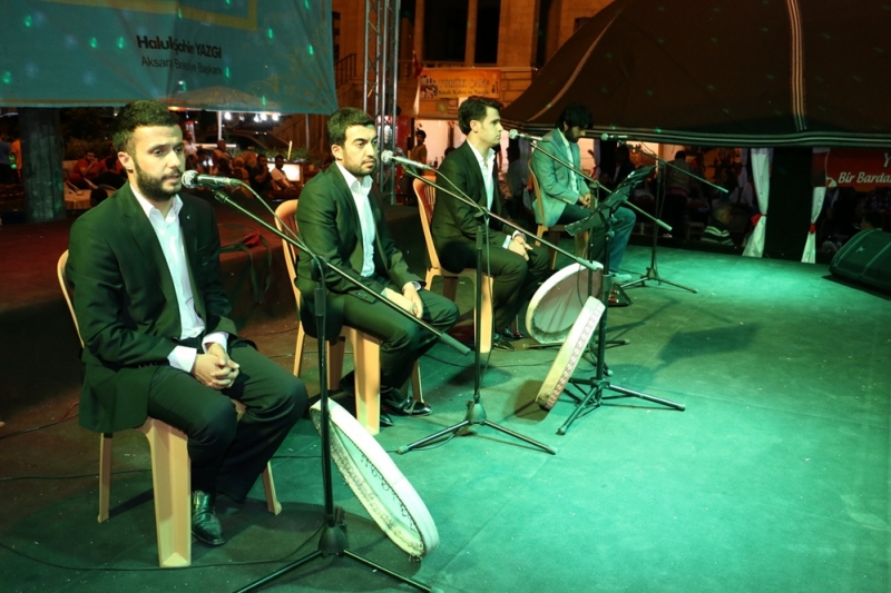 Hafızlar İlahi Gurubu Duygulandırdı