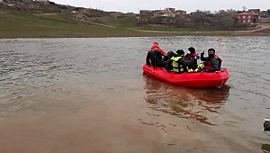 KAÇAK AVCILARA GEÇİT YOK! GÖLDEKİ AĞLARI AFAD TOPLADI 