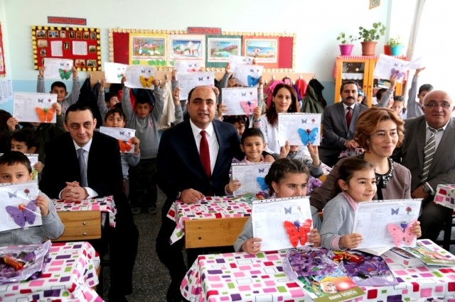 öğrencilerde Karne Sevinci