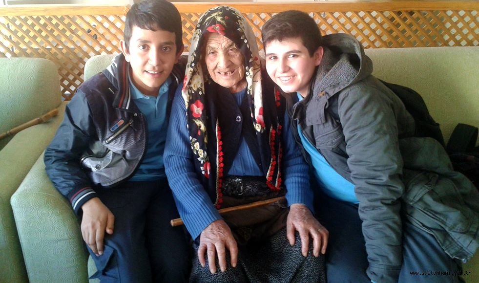 SAĞLIK ÖĞRENCİLERDEN ANLAMLI ZİYARET