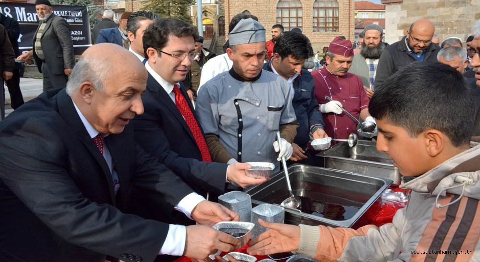 ŞEHİTLERİMİZİN ANISINA 2 BİN KİŞİYE ÜZÜM HOŞAFI VE EKMEK DAĞITILDI