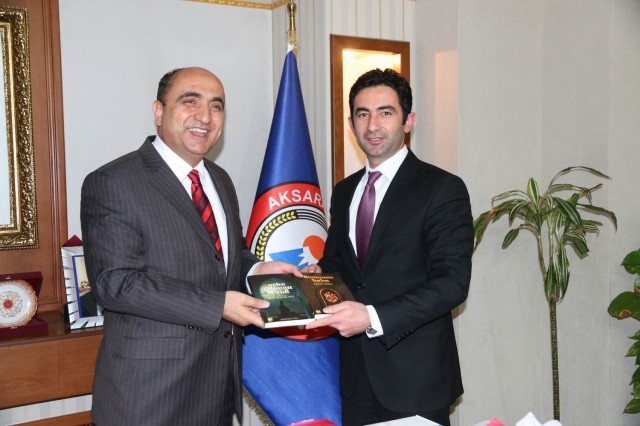 “somuncu Baba” Adlı Kitabını Belediye Başkanı Nevzat Palta’ya Tanıttı