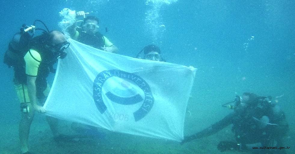 SU ALTINDA ASÜ BAYRAĞI...