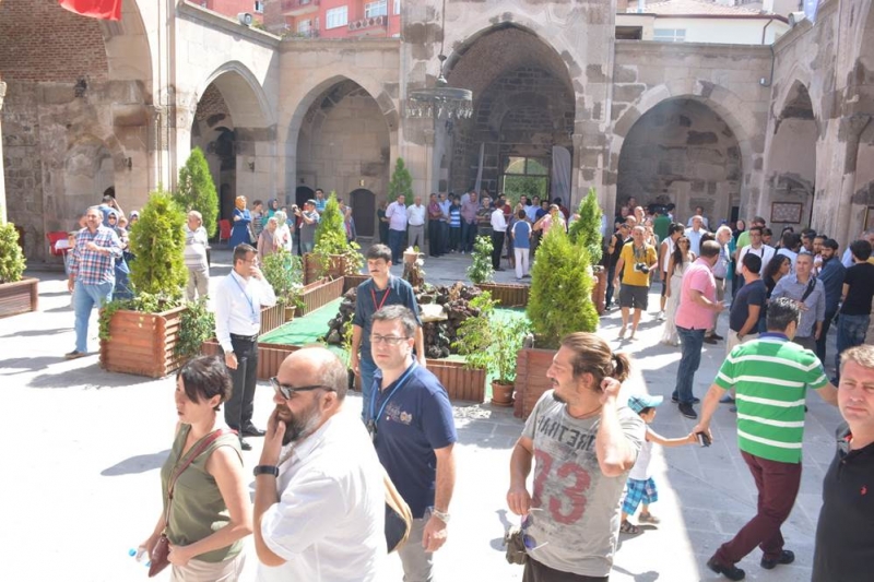 ünlü Sanatçılardan Aksaray'da İmza Günü