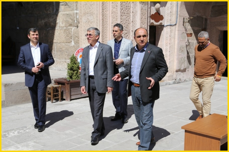 Vali Ataklı Aksaray Merkezde Bulunan Tarihi Eserleri Gezdi