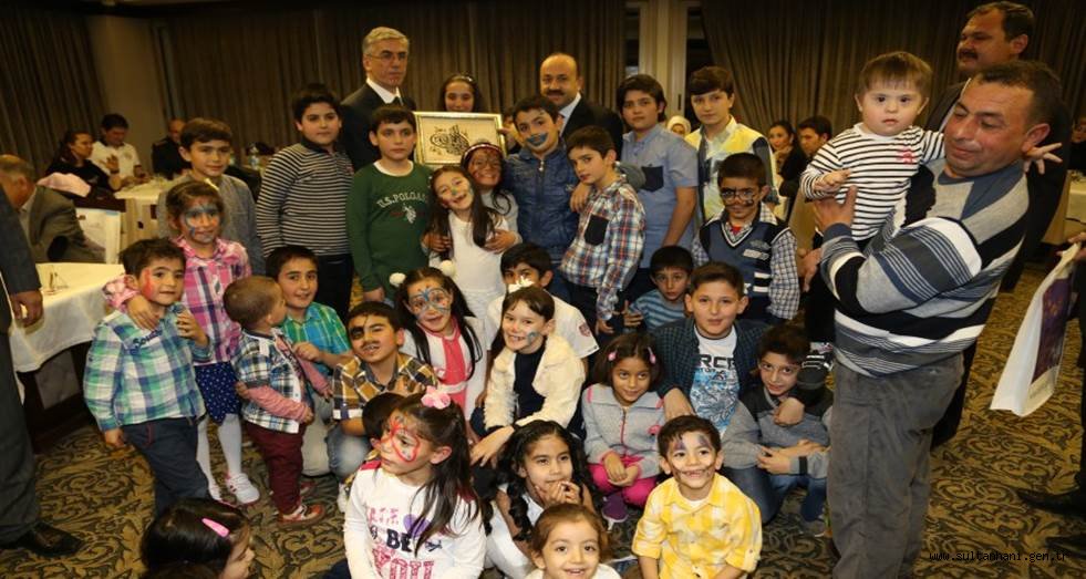 VALİ ATAKLI'DAN SEVGİ EVLERİNDEKİ ÇOCUKLARA ZİYARET